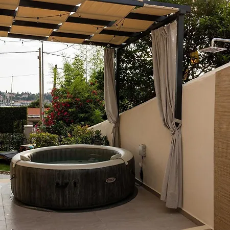 Amare - Three Bedroom With Terrace And Jacuzzi