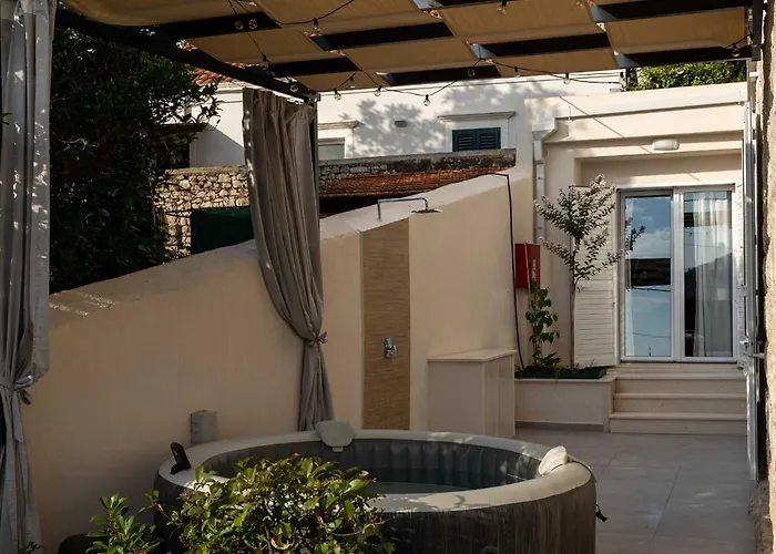 Amare - Three Bedroom With Terrace And Jacuzzi * דוברובניק