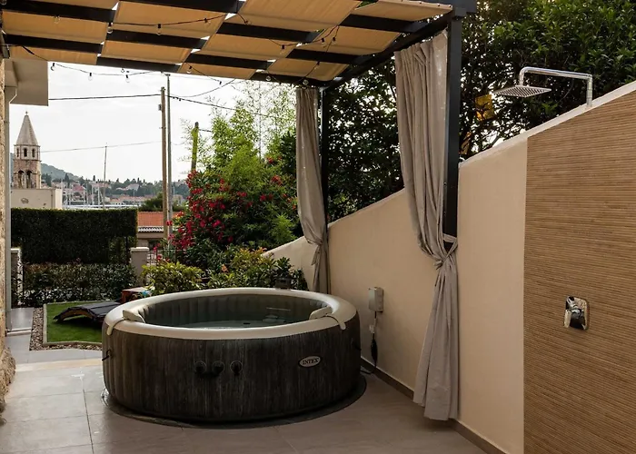 Amare - Three Bedroom With Terrace And Jacuzzi